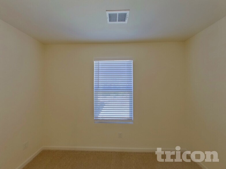 Building Photo - 1073 Crescent Moon Lp