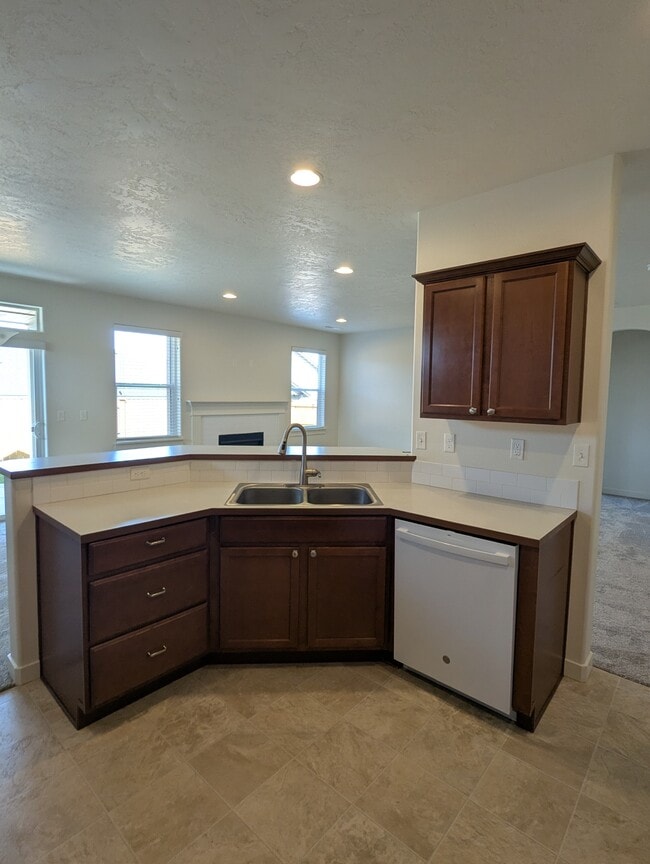 Building Photo - 3667 SW Pumice Stone Ave