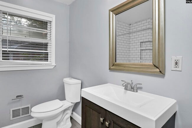 Building Photo - 1808 York Dr