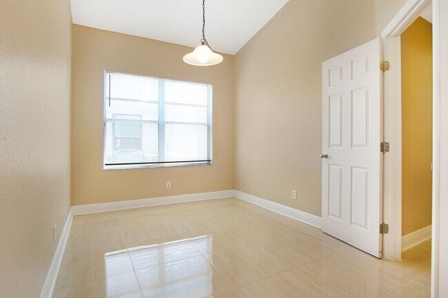 Building Photo - Move-In Ready Home with Open Layout and Op...