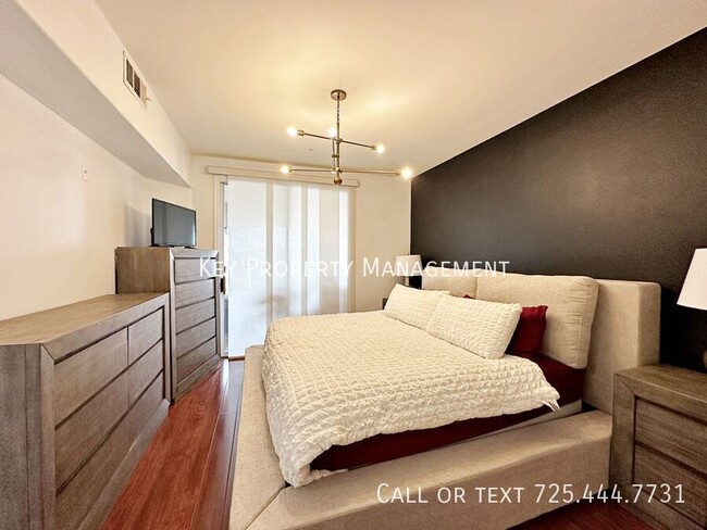 Building Photo - FULLY FURNISHED 1 BEDROOM CONDO IN GATED C...