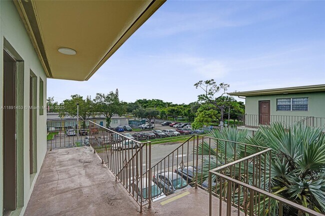 Building Photo - 14100 NW 24th Ct