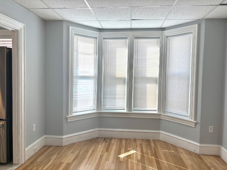 Building Photo - 132 Division St