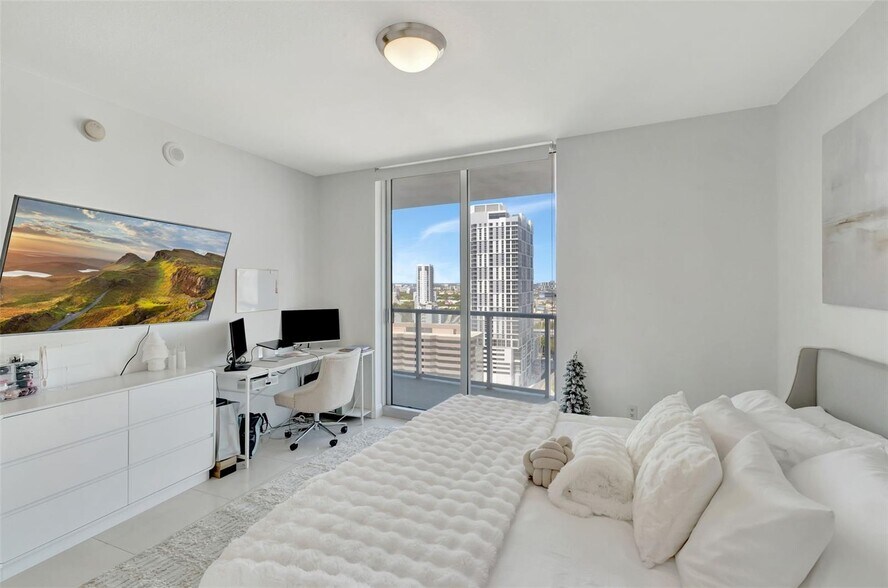 Building Photo - 185 SW 7th St