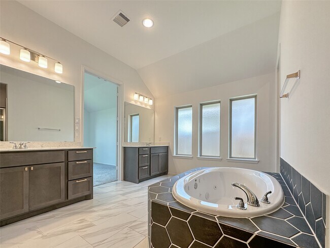 Building Photo - 5603 Ash Vly Dr