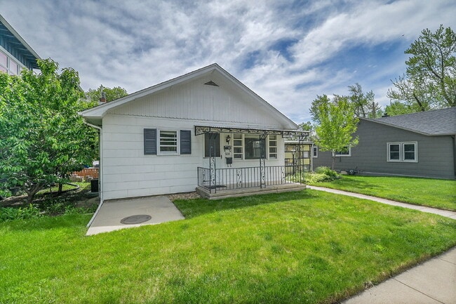 Building Photo - $3,500- Location! 2 Bed 2.5 Bath 2 Non-Con...
