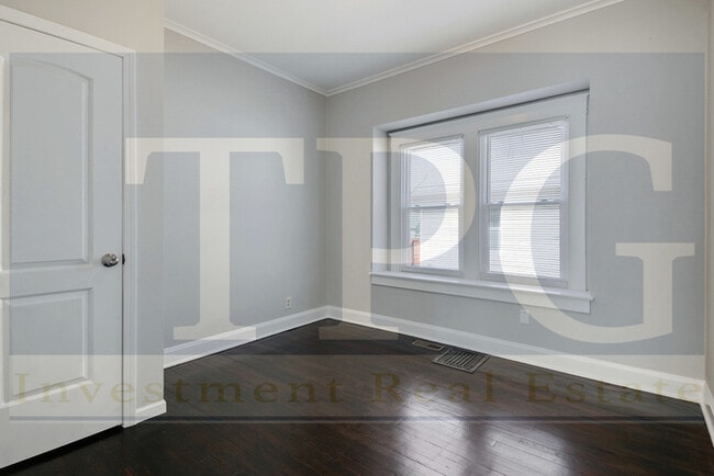 Building Photo - 573 S Crescent Ave