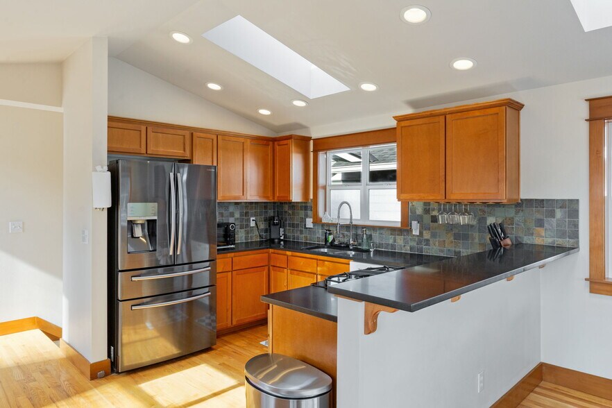 Building Photo - 3006 SW Hinds St