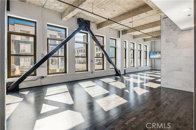 Building Photo - 207 E Broadway