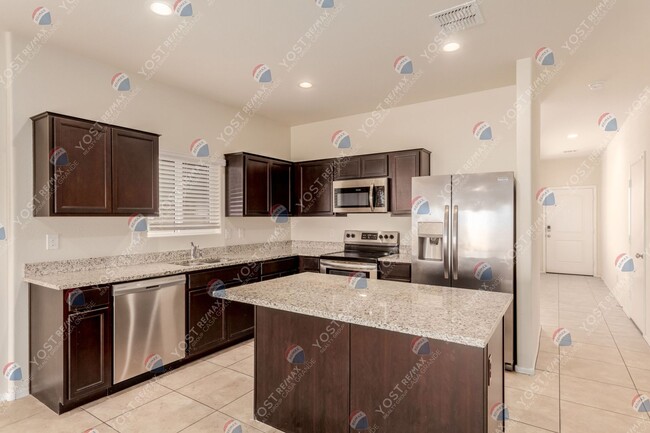 Building Photo - 4 bedroom 3 bath in Maricopa