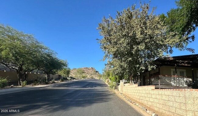 Building Photo - 1417 E Lupine Ave