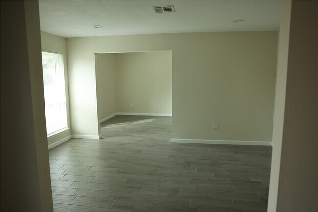 Primary Photo - 1038 Cottage Oak Ln