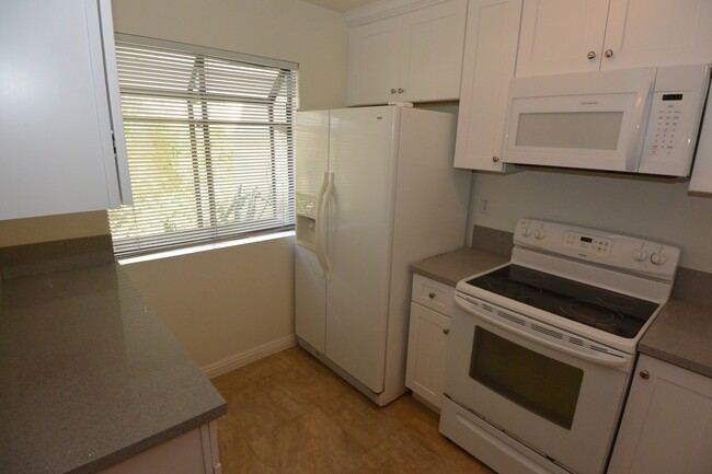 Building Photo - Lovely 1 Bed 1 Bath 2 Story Condo in Irvine