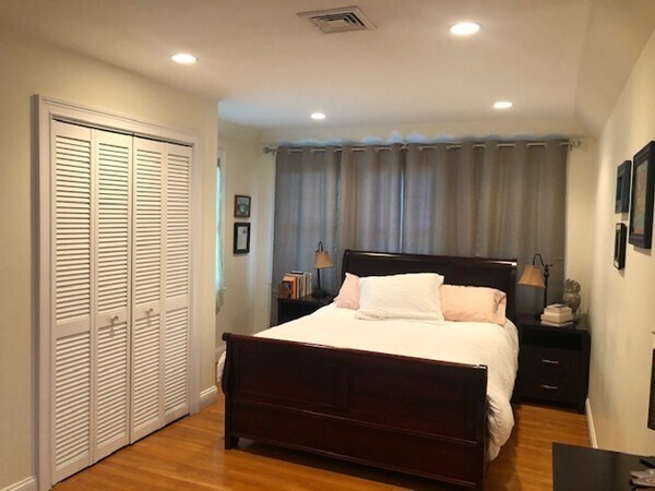 Building Photo - 86 Withington Rd