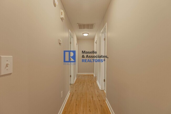 Building Photo - 3 Bed/2 Bath House on a Corner lot in Brandon
