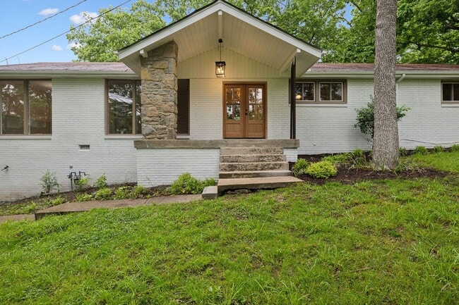 Primary Photo - 909 Plateau Pkwy