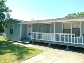 Building Photo - 2701 Nemec St