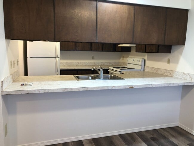 Building Photo - DUPLEX FOR RENT!!!!