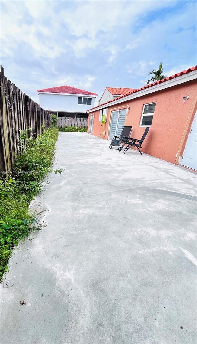 Building Photo - 164 NW 85th Ct