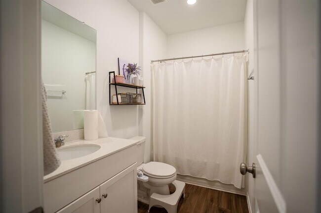 Building Photo - 208 Prairie Dog Town Dr