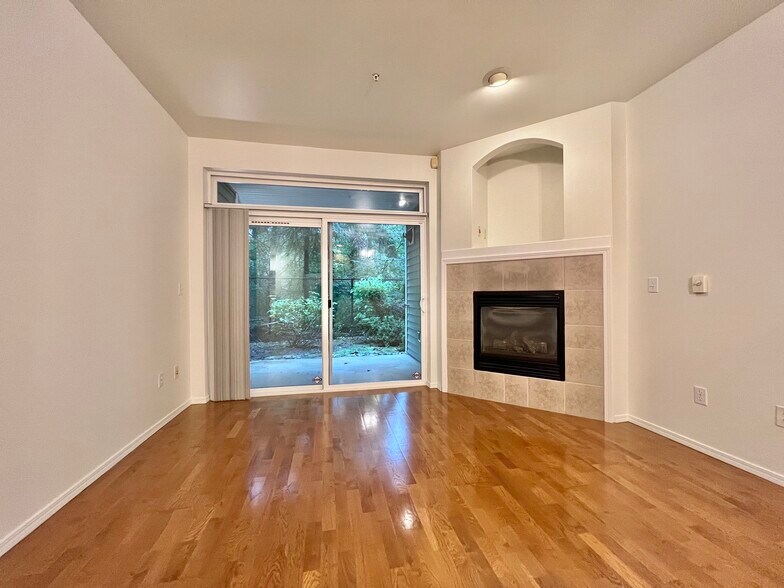Building Photo - 12712 Admiralty Way