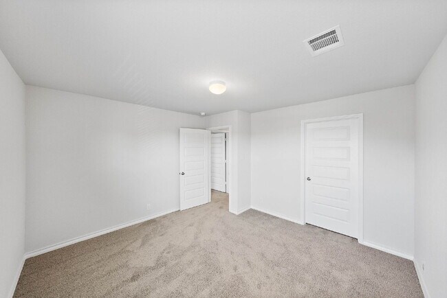 Building Photo - Spacious 5-Bedroom Rental on Oversized Cor...