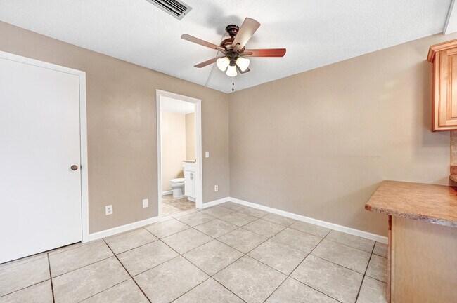 Building Photo - 2111 Vista Oaks Cir NE