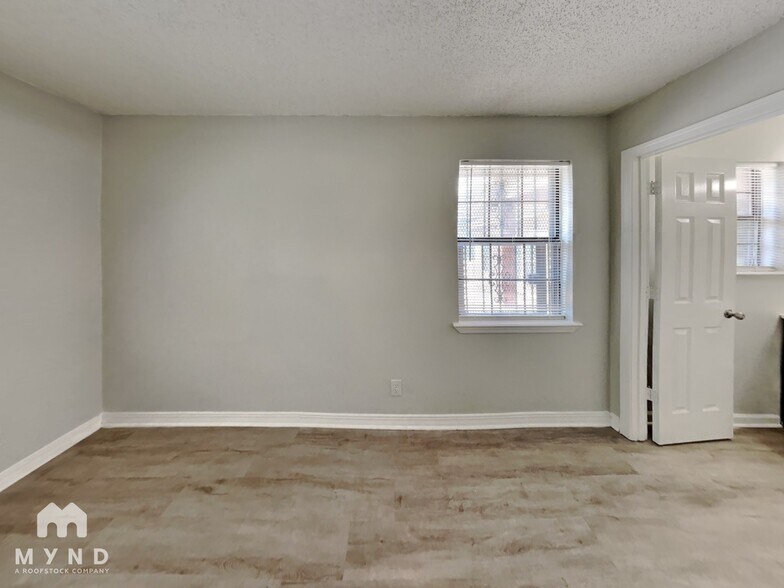 Building Photo - 1729 E Red Bird Ln