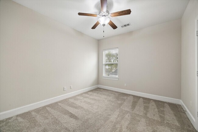 Building Photo - 1105 E 27th St