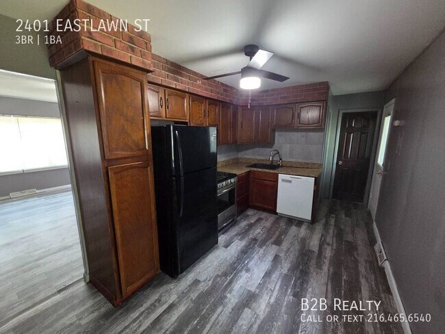 Building Photo - 2401 Eastlawn St
