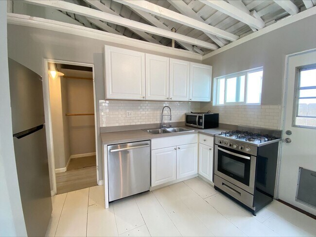 Building Photo - A North Park Gem! Remodeled! One of a kind...