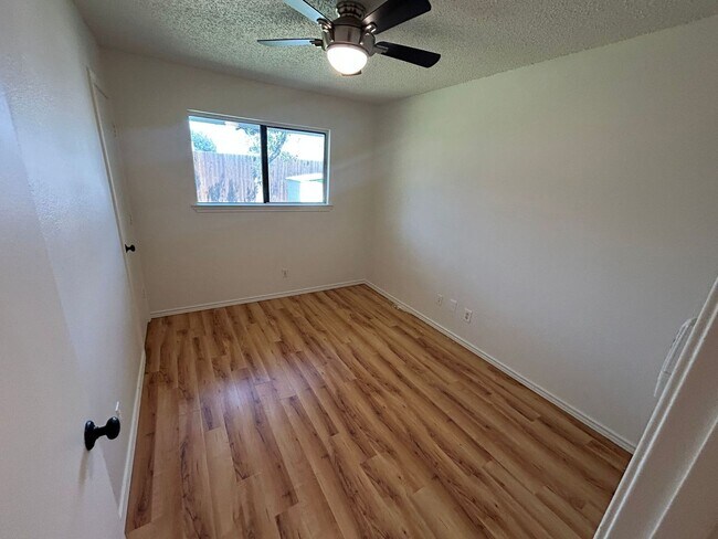 Building Photo - 2019 Chalfont Dr