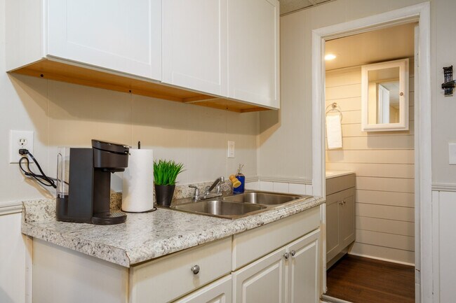 Building Photo - 421 Pennsylvania Ave