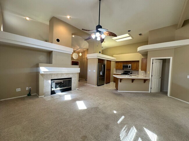 Building Photo - SE Visalia home coming soon!!