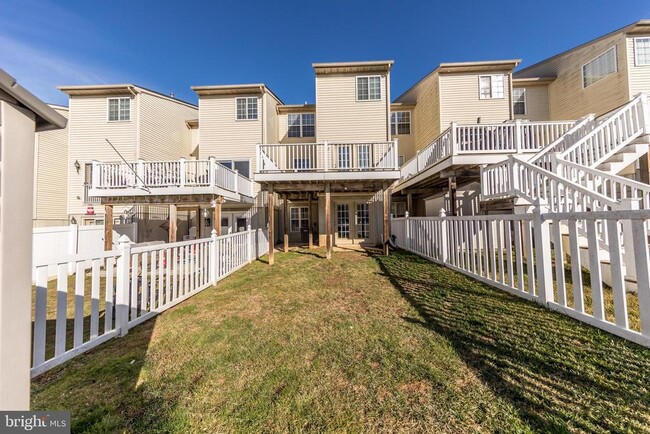 Building Photo - 580 Callander Way