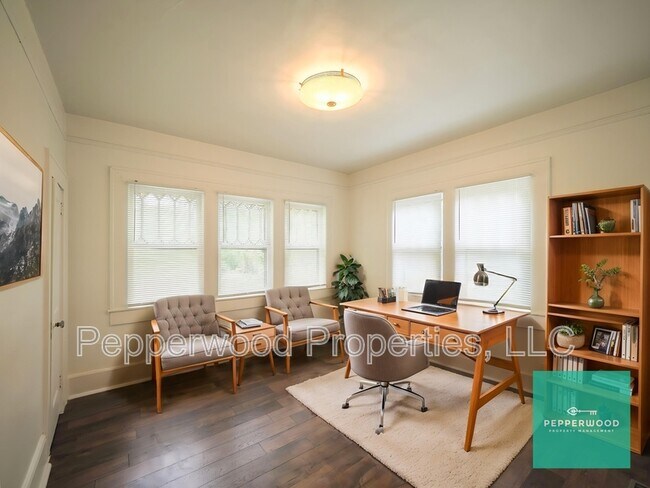 Building Photo - 479 Peronneau St