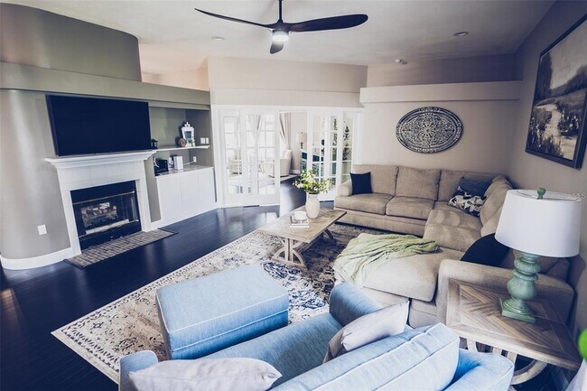 Building Photo - 8344 9th Ave Terrace NW