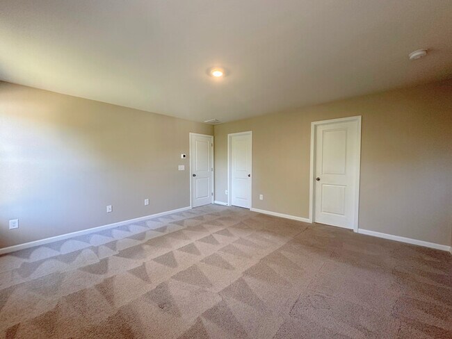 Building Photo - Spacious 4BR Home with Private Backyard Oasis
