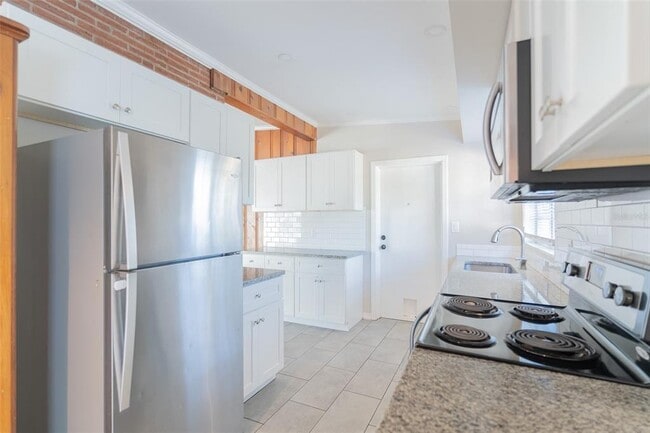 Building Photo - 495 Ave F SE