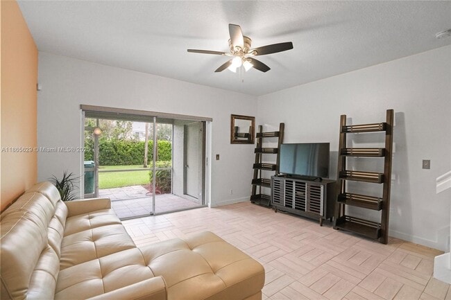 Building Photo - 8031 Sanibel Dr