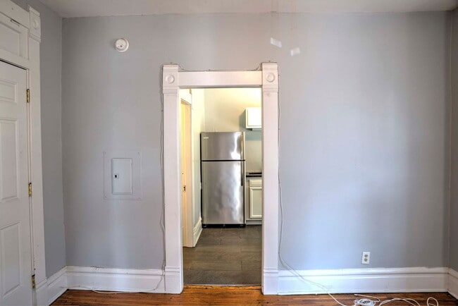 Building Photo - 246 1/2 W 5th Ave