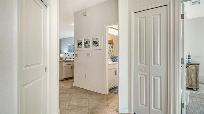 Building Photo - 12180 Wellen Golf St