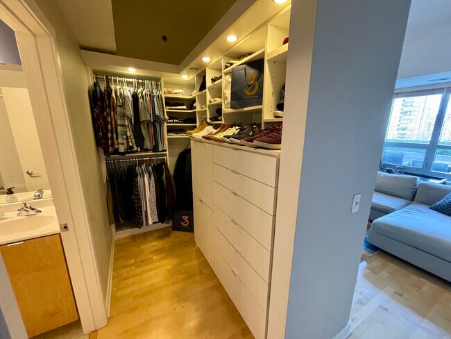 Building Photo - 929 Portland Ave