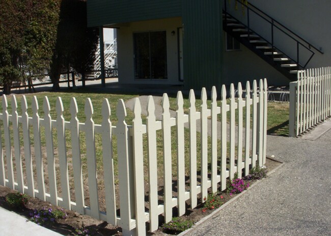 Building Photo - 6685 Sabado Tarde Rd