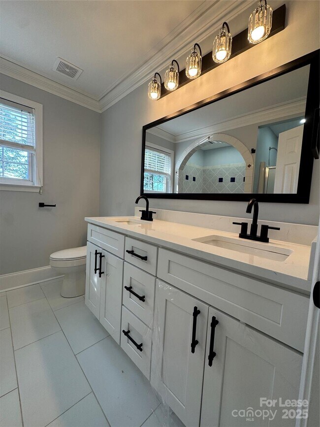 Building Photo - 4533 Cades Cove Dr