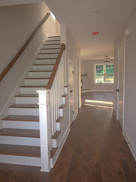 Building Photo - 26 Rujon Dr