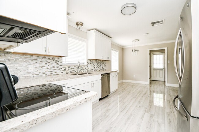 Building Photo - 4310 Woodvalley Dr