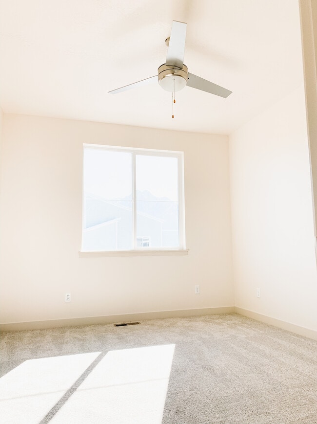 Building Photo - 1200 E 4500 S