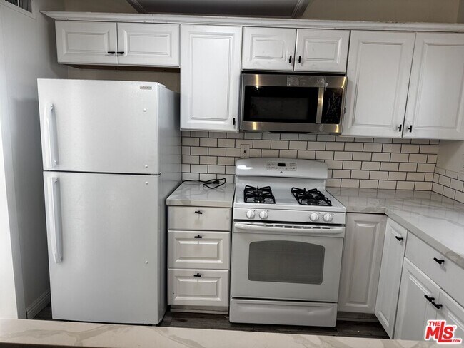 Building Photo - 43609 Stanridge Ave