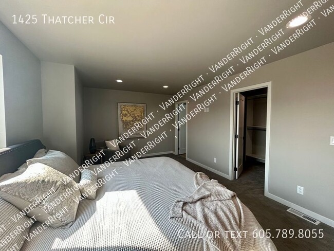 Building Photo - 1425 Thatcher Cir